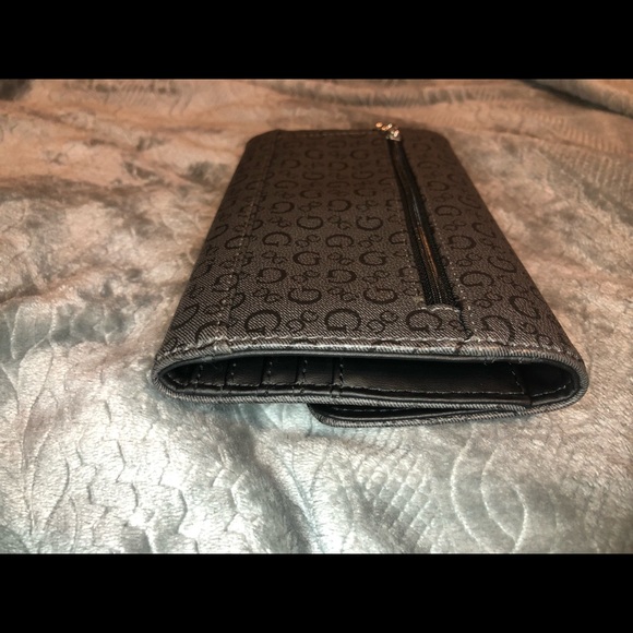 Guess Clutch Wallet - Picture 7 of 13